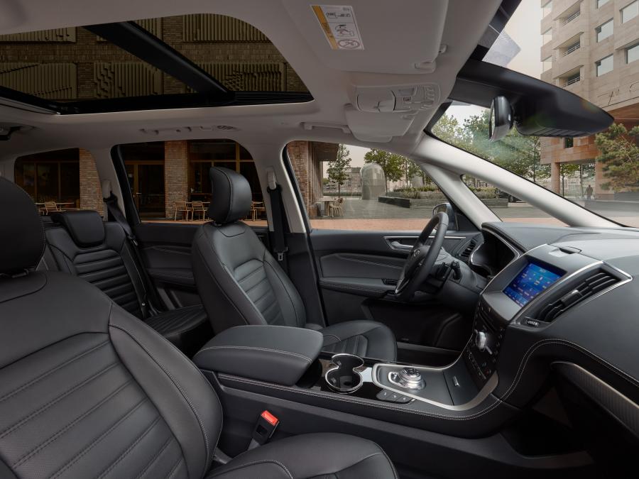 Интерьер Ford Galaxy 2019 года  (WW) (фото 3 из 11)